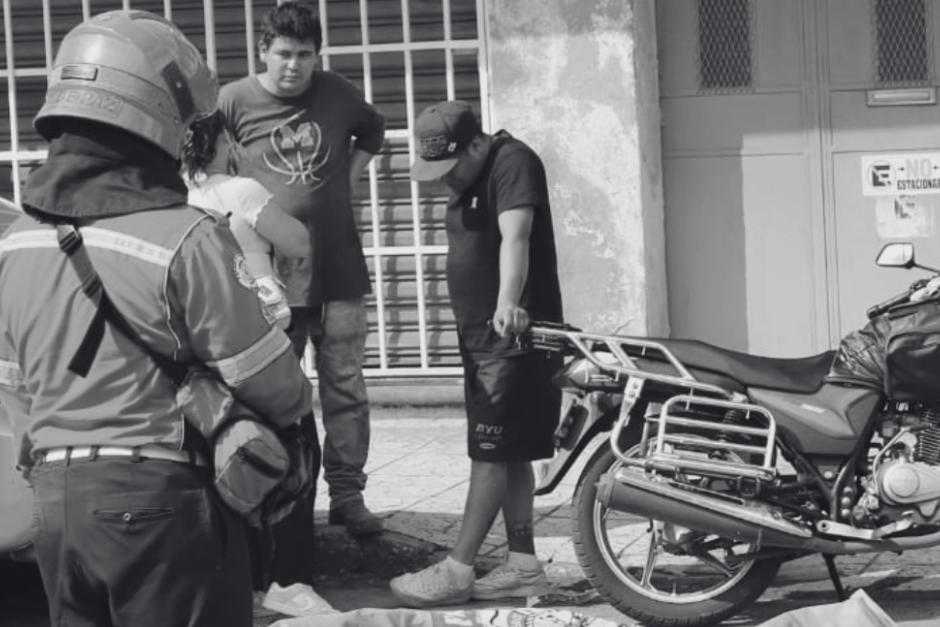 El motorista y su madre viajaban en motocicleta cuando sucedió el fatal accidente. (Foto: CMB)