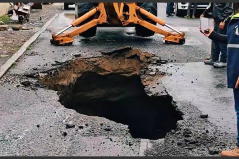La calle ya ha sido cerrada por las autoridades. (Foto: redes sociales)
