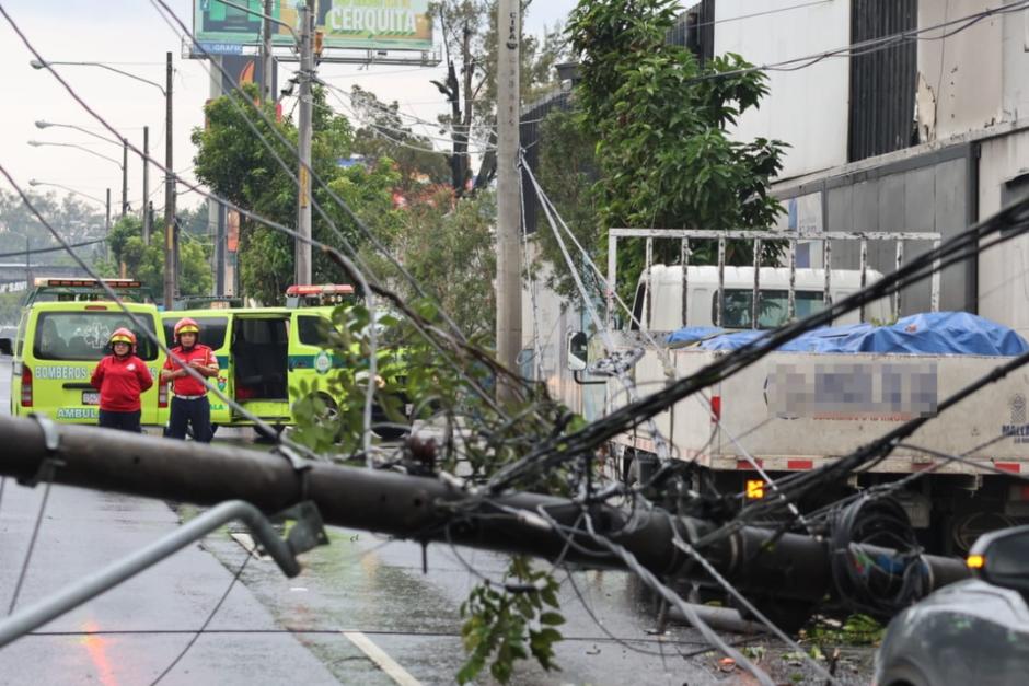 Bomberos Municipales llegaron al lugar a brindar apoyo. (Foto: CMB)