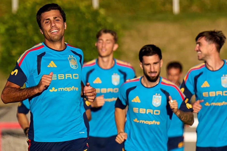 La selección española ya luce la segunda estrella en sus uniformes y la estrenarán ante Inglaterra. (Foto: Sefutbol)