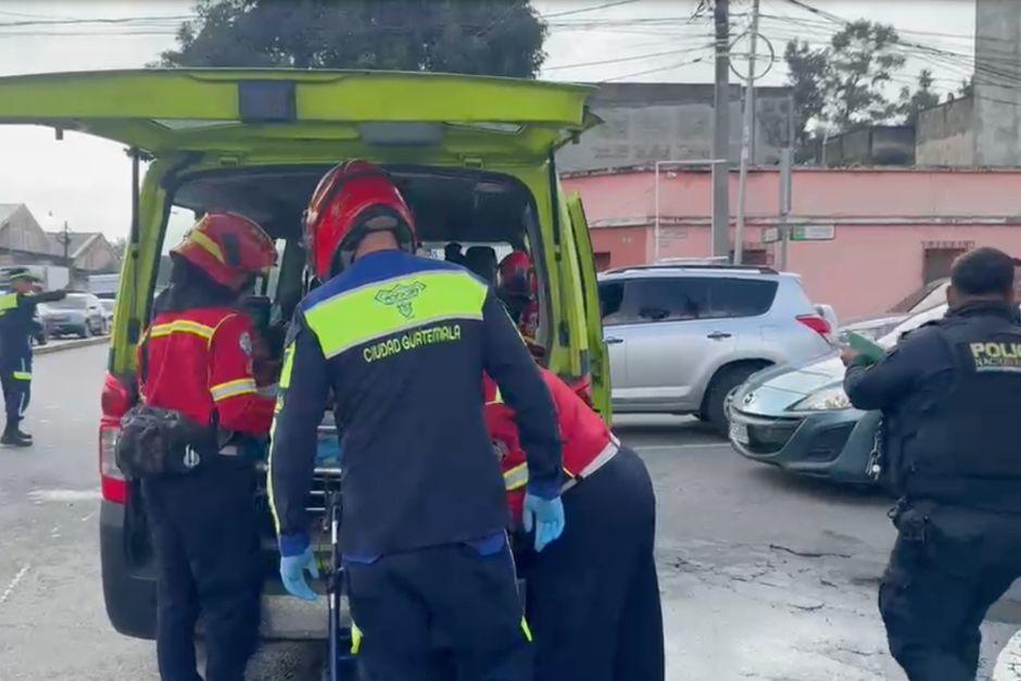 Asaltantes cometieron robos y disparos en pleno tránsito de la zona 12. (Foto: CBM)