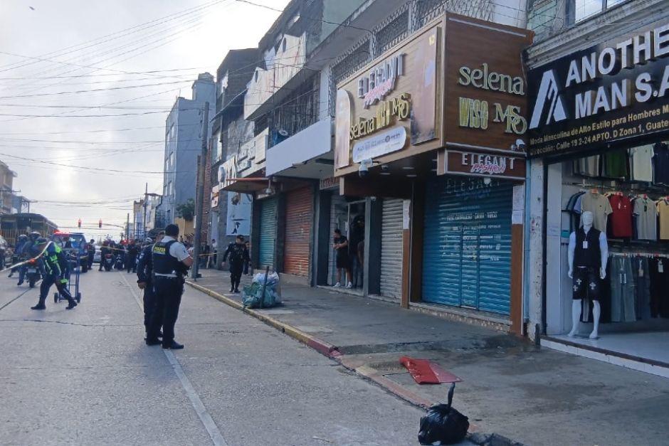 En un local comercial de la zona 1 fueron atacadas tres personas y dos de ellas ya han sido identificadas. (Foto: PMT)