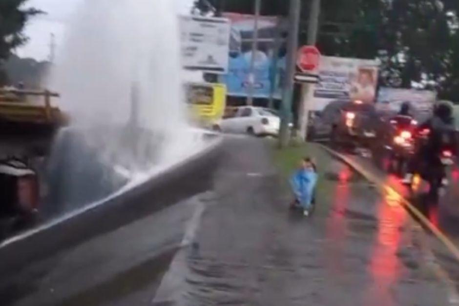 La tubería principal sufrió severos daños. (Foto vía: captura de video)