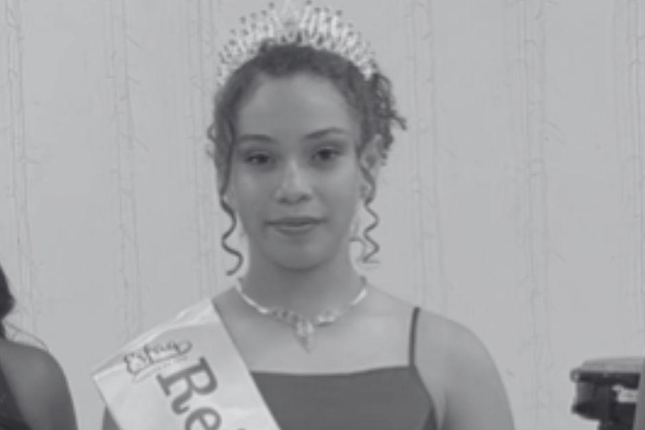 La menor había sido coronada semanas atrás como representante de su institución educativa. (Foto vía: RRSS)