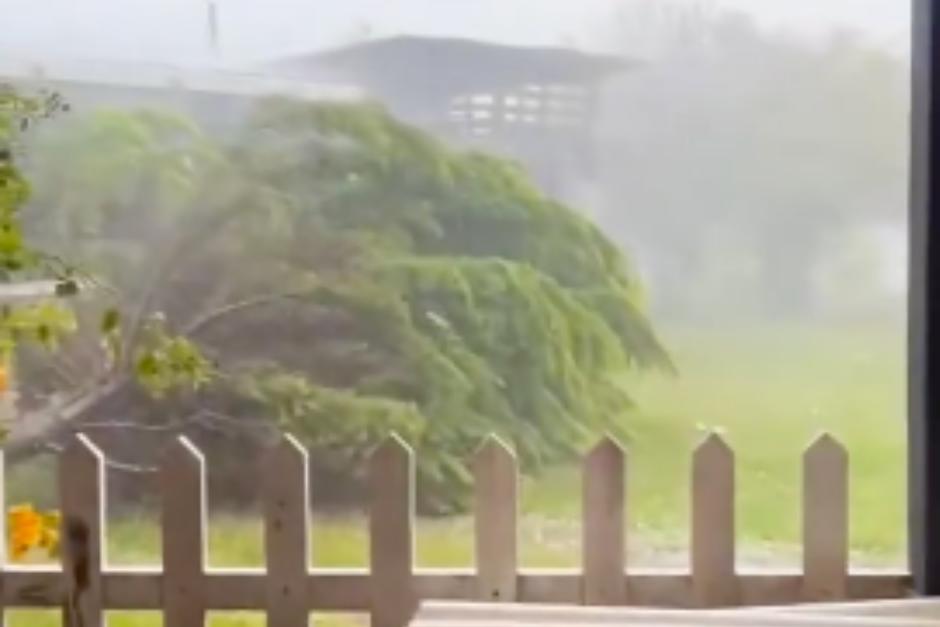 En la grabación se muestra que el granizo era de gran tamaño. (Foto: Captura de video)