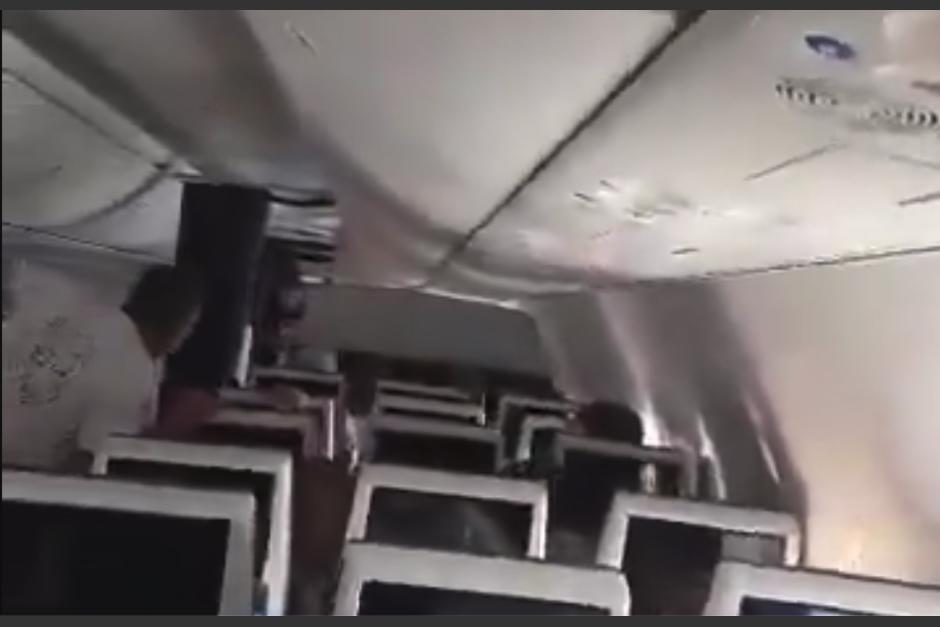 El avión logró aterrizar de emergencia en Arabia Saudí. (Foto: captura de video)