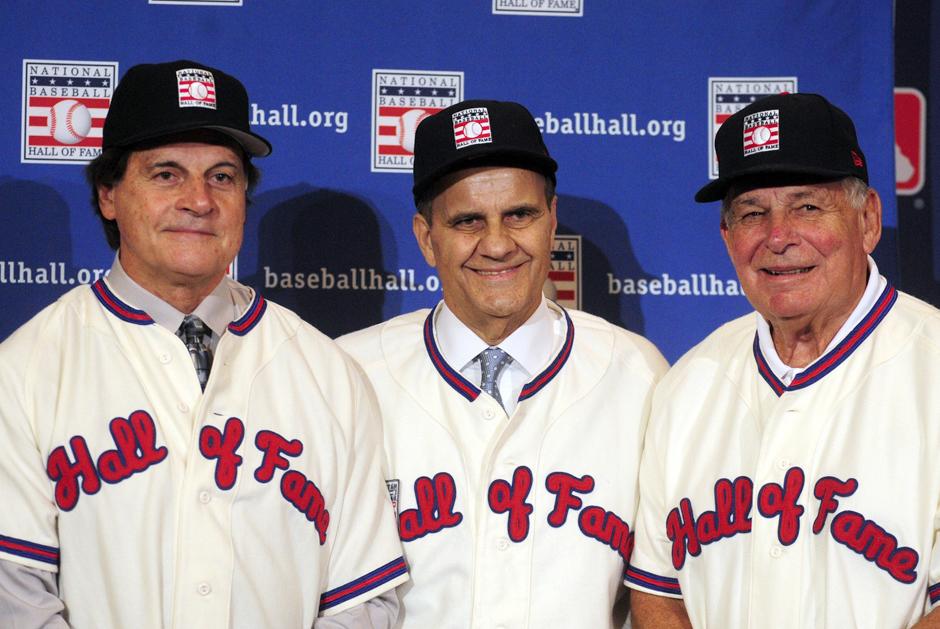 Joe Torre, Tony Larrusa y Bobby Cox fueron elegidos al Salon de la Fama del Béisbol. (AFP)