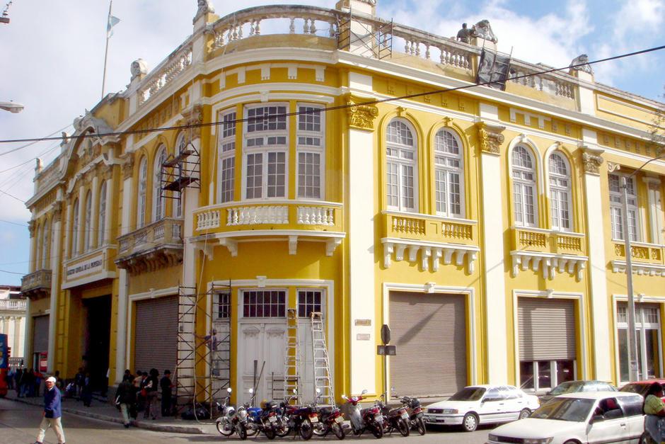 El abogado que presentó un amparo contra la resolución de la CSJ que da trámite al Antejuicio contra Otto Pérez, laboró en el Registro de la Propiedad. (Foto: Archivo/Soy502)