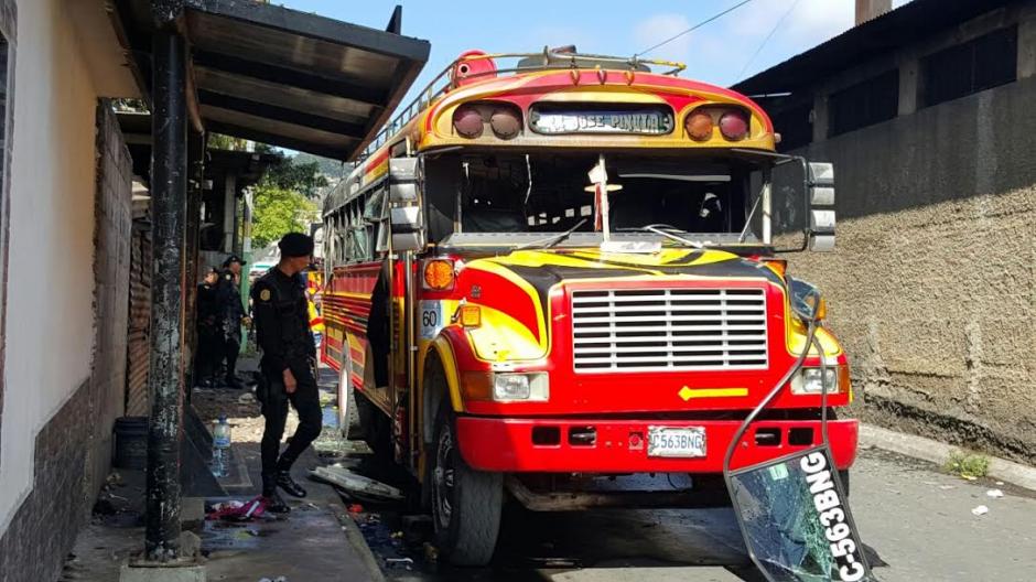 La persona que murió a consecuencia de la explosión de una bomba en el interior de un bus aun no ha sido identificada ni reclamada. (Foto: Bomberos Municipales)