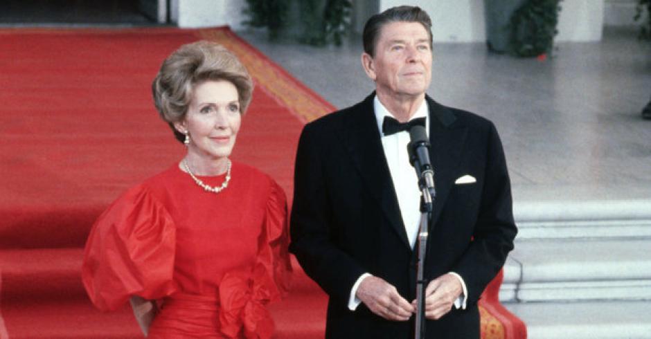 Nancy Reagan junto a su esposo Ronald Reagan en mayo de 1981. 