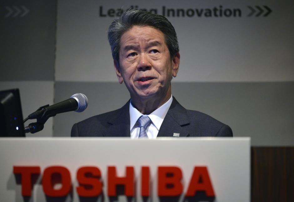 El presidente y consejero delegado de Toshiba Corp., Hisao Tanaka, durante una presentación en Tokio. (EFE/Archivo)