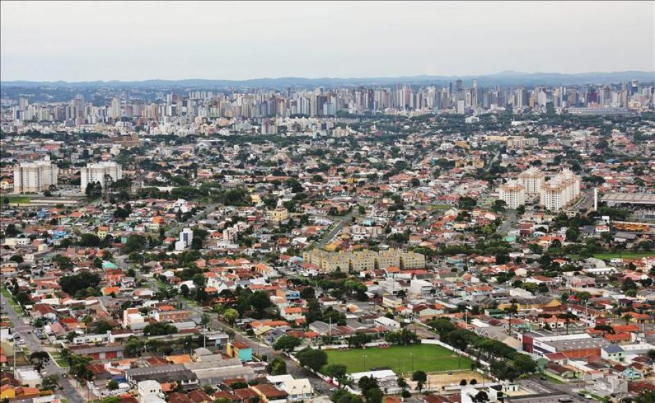 Vista aérea de Curitiba (Brasil) el pasado 14 de diciembre de 2013. (Foto: EFE)