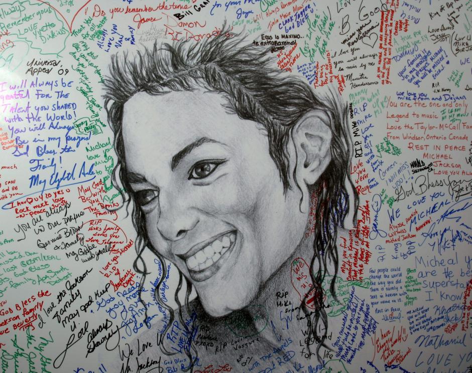 Imagen de archivo de un mural en homenaje al cantante estadounidense Michael Jackson. (Foto: EFE/Archivo)
