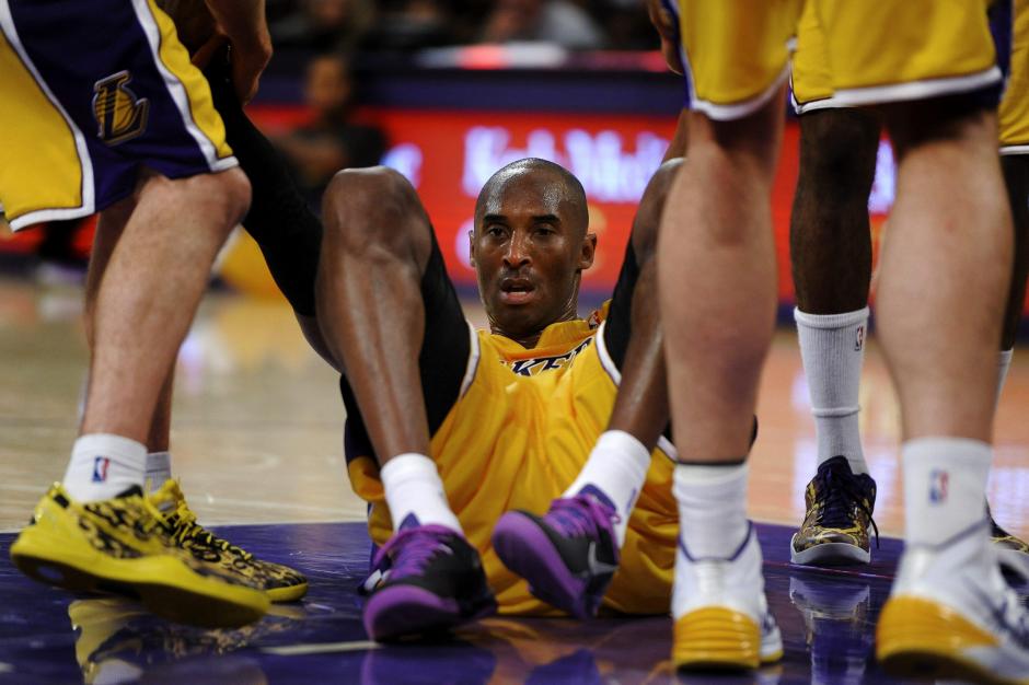 Kobe Bryant regresó a jugar con los Lakers tras superar una lesión en el tendón de aquiles y desde su regreso, el equipo de Los Ángeles ha sumado 3 derrotas. (Foto: Paul Buck/EFE)
