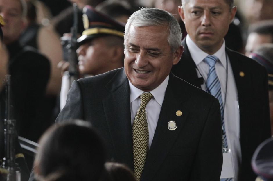 Otto Pérez asistió a la toma de posesión de Salvador Sánchez Cerén como presidente de El Salvador. (Foto: EFE)