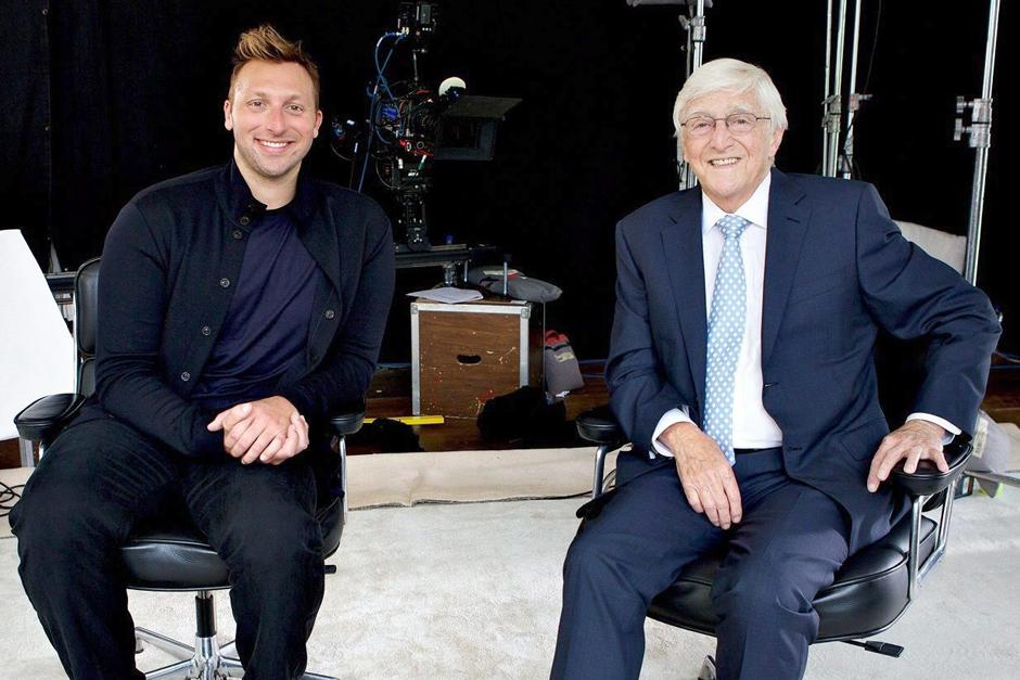 Ian Thorpe y el entrevistador Michael Parkinson. (Foto: EFE)