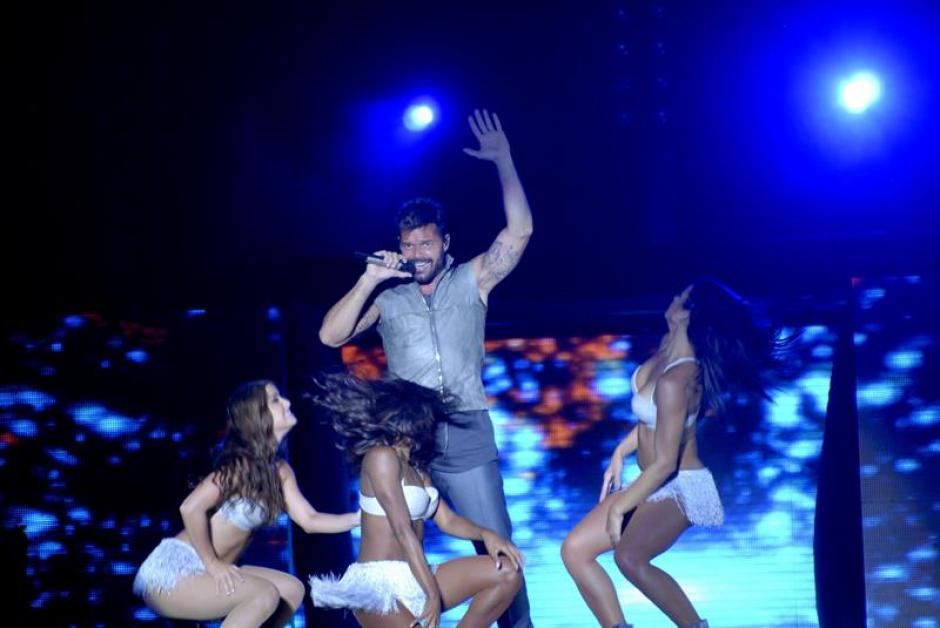 Además de las aportaciones de los asistentes al espectáculo, los organizadores pusieron a la venta una serie limitada de pases vip, cuya recaudación será donada, además de a la Fundación Ricky Martin, a las de Los Piletones y Mundo Invisible. (Foto: EFE)