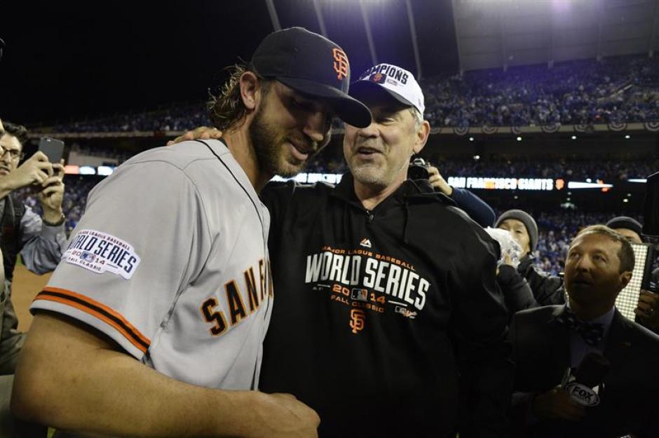 El lanzador de los Gigantes, Madison Bumgarner, fue declarado el MVP. (Foto: EFE)