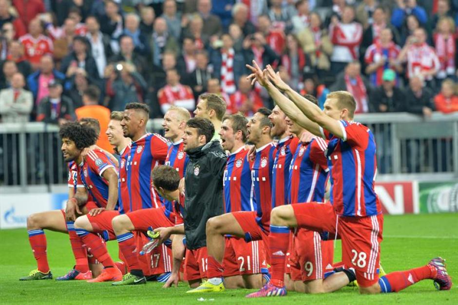 Bayern ganó el sábado y esperaba con ansias una caída de sus perseguidores para poder festejar su tricampeonato. (Foto: EFE)
