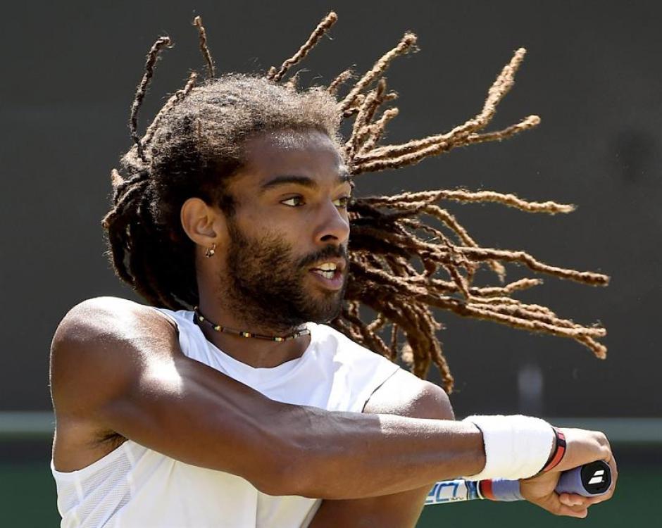 Dustin Brown dio la sorpresa en la segunda ronda de Wimbledon al vencer a Nadal. (Foto: EFE)
