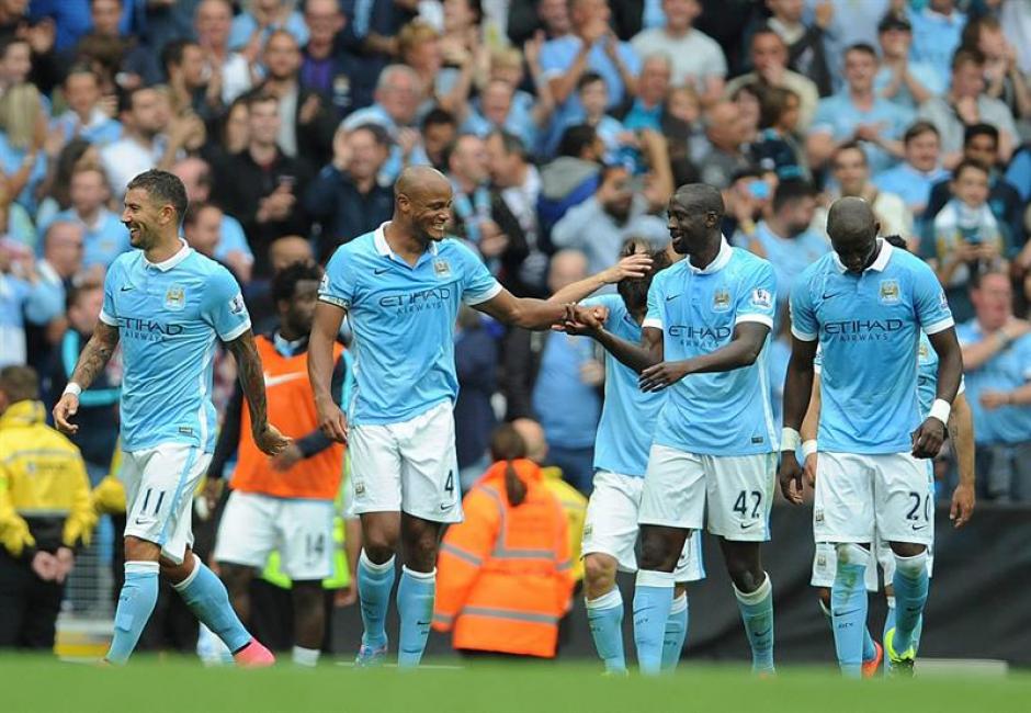 El City se dio un festín ante el campeón Chelsea. Agüero abrió la cuenta. (Foto: EFE)