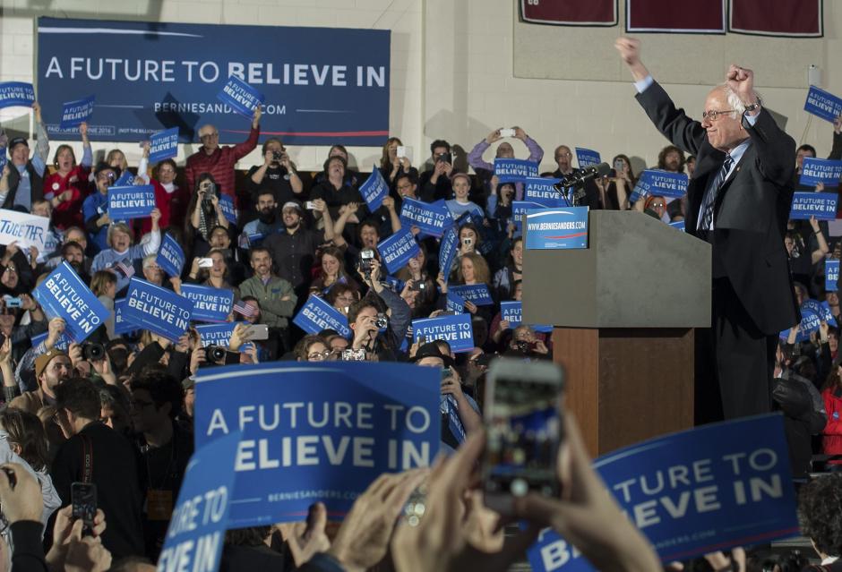 Las propuestas de Sanders atraen a los jóvenes estadounidenses y así lo han demostrado en las dos primarias que se celebraron. (Foto: EFE)
