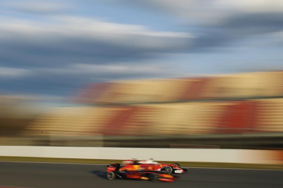 Sebastian Vettel y su Ferrari ha sido el más rápido en las pruebas de pretemporada en la Fórmula Uno. (Foto: EFE)