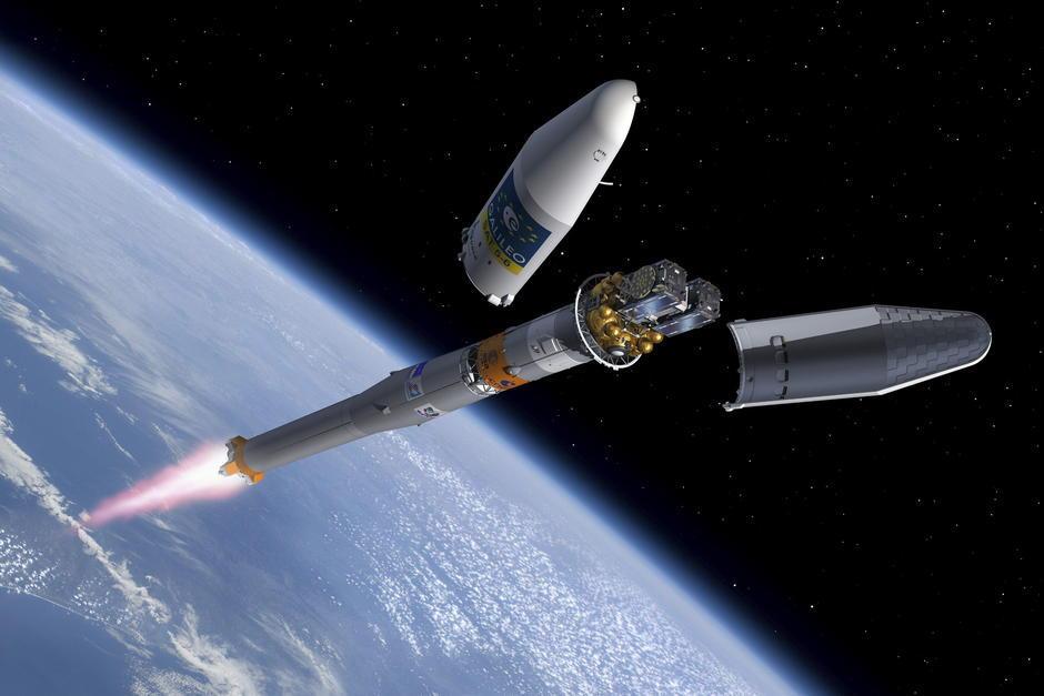 Imagen facilitada por la Agencia Espacial Europea de un satélite del programa de navegación de la Unión Europea, el cual lanzará mañana otro satélite al espacio, con lo que tendrá en total seis satélites en órbita. (Foto: EFE)