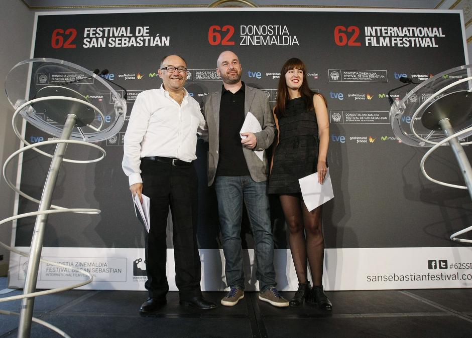 El director del Festival de Cine donostiarra, José Luis Rebordinos, acompañado de los miembros del Comité de Dirección del certamen Joxean Fernández y Maialen Beloki, ha dado a conocer hoy la programación completa y las últimas novedades de la 62 edición, que se celebrará entre el 19 y el 27 de septiembre. (Foto: EFE)