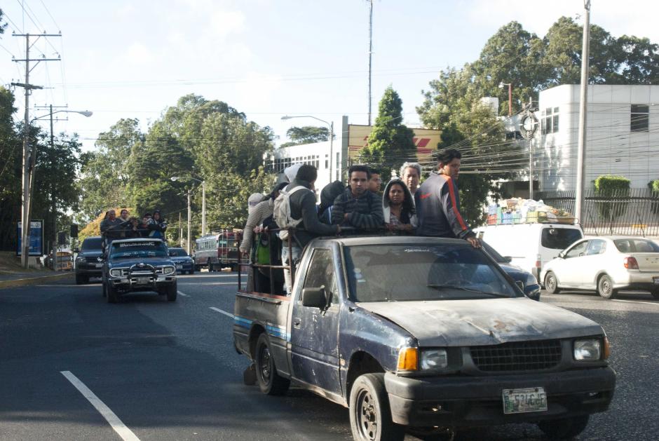 El paro de buses en los sectores de Villa Hermosa, Boca del Monte y Villa Canales afecta a los vecinos de esos sectores desde hace más de tres días. Foto Jesús Alfonso/Soy502 