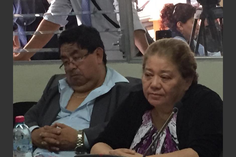 Eddy Siu abogado de Martha Sierra de Stalling causó sensación en redes sociales por su atuendo y además porque se quedó dormido en la audiencia. (Foto: Jesús Alfonso/Soy502) 