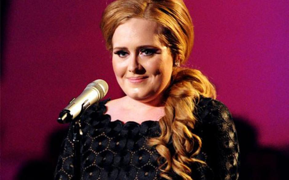 Adele estuvo apoyada en todo momento por su novio, Simon Konecki, quien también llegó a perder peso con esta rutina de alimentación. 