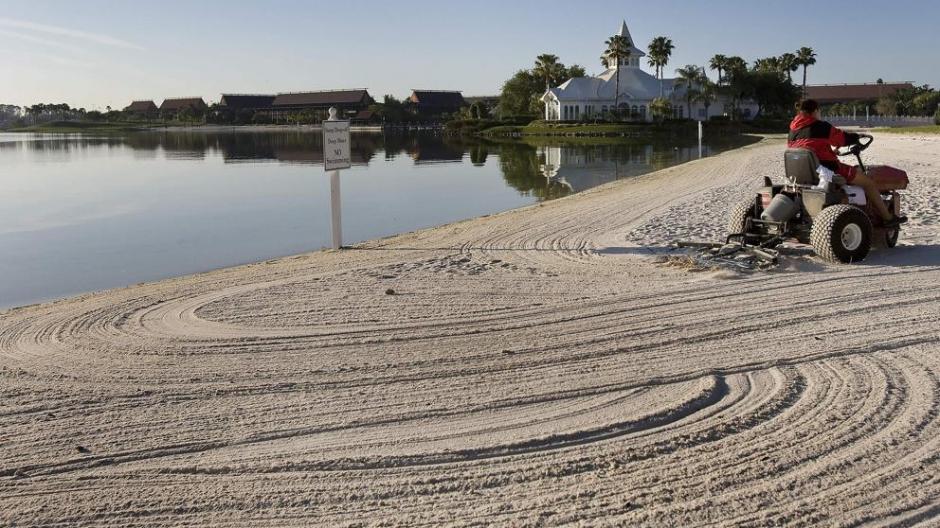 Las autoridades rastrearon los lagos alrededor del Grand Floridian Resort and Spa de Disney luego de que un cocodrilo se llevara a un niño de dos años. (Foto: www.lavanguardia.com)