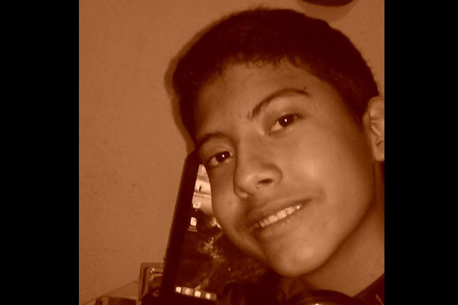 El estudiante de primero básico sección "B", Edward Alexander Aldana Fuentes, murió ahogado en la piscina del Liceo Javier. (Foto: Facebook)