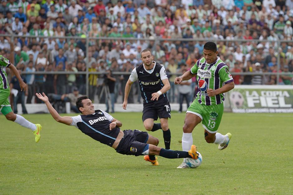 Antigua GFC en casa se mide a Comunicaciones, en el inicio de la cuarta fecha del torneo Apertura 2015 de la Liga Nacional. (Foto: Soy502)