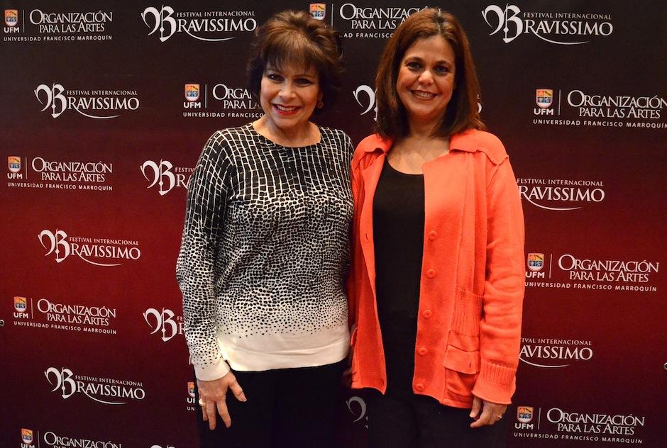 De izquierda a derecha, Gerladina Baca-Spross, Presidenta de la Organización para las Artes, y Katya de Pellecer, Directora de la Organización para las Artes. 