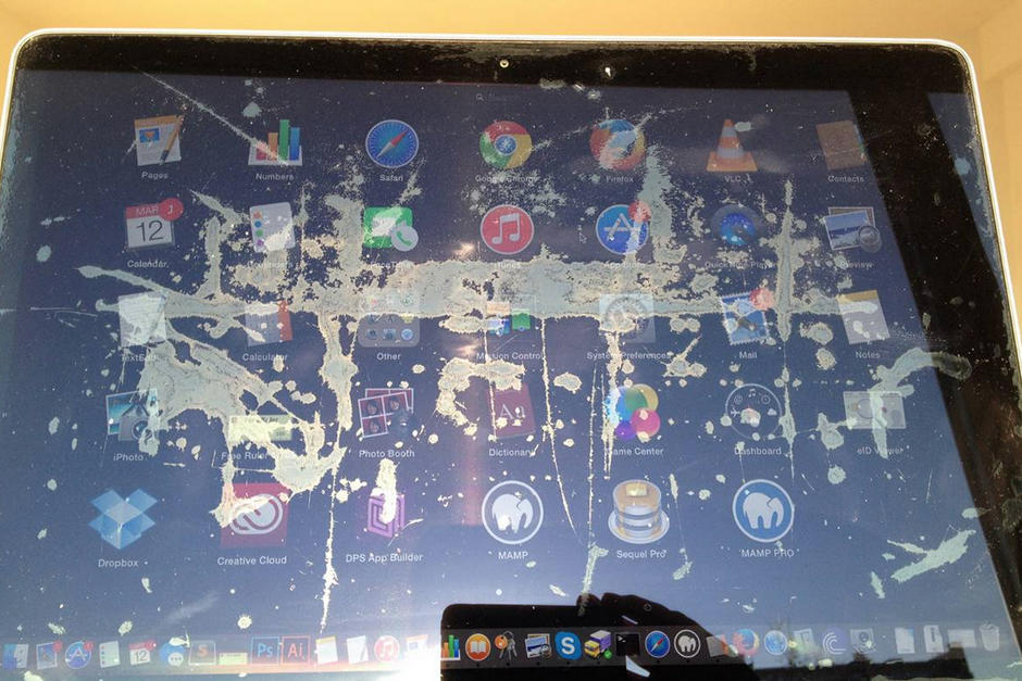 Apple reparará las pantallas de las MacBook y MacBokk Pro que se vieron afectadas por el “Staingate”.