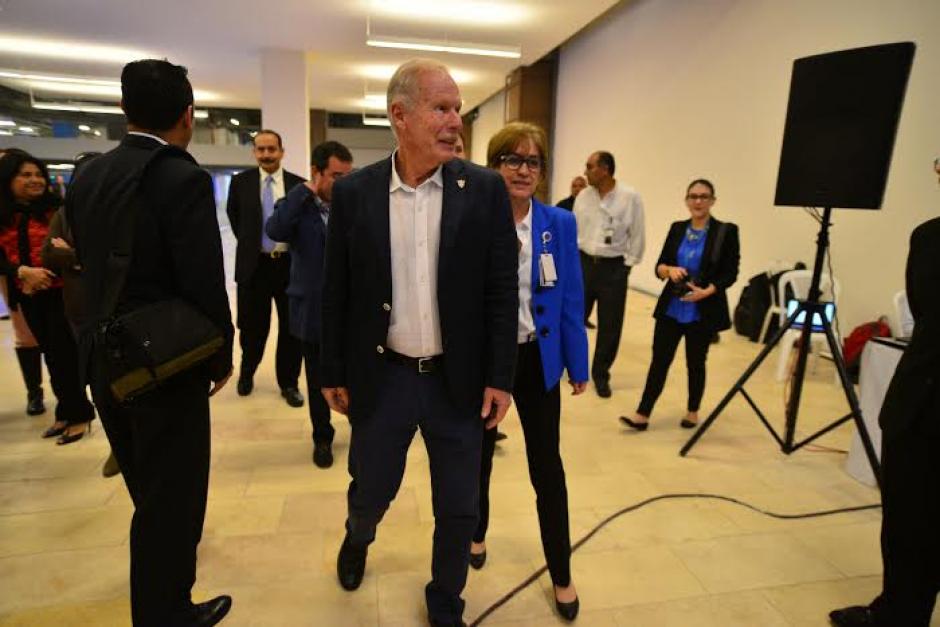 El actual alcalde de la ciudad, Álvaro Arzú quedó formalmente inscrito ante el Tribunal Supremo Electoral. (Foto: Archivo/Soy502) 