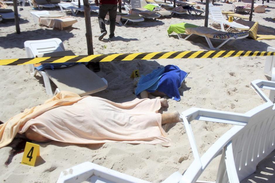 Los atentados dejaron 37 personas muertas en una zona hotelera de Tunez. (Foto: Internet) 