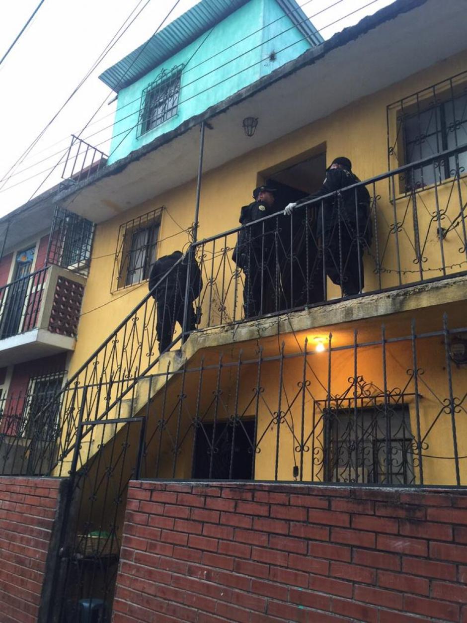 Las fuerzas de seguridad realizaron varios allanamientos en la zona 18 para capturar a miembros de la mara 18 que se dedican a cometer hechos ilícitos en el lugar. (Foto: PNC) 