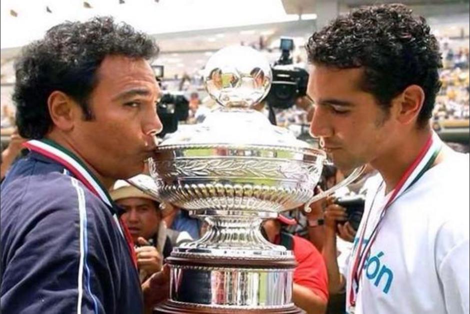 El "pentapichichi" Hugo Sánchez junto a su hijo Hugo Sánchez Portugal, quien falleció esta sábado en la ciudad de México. (Foto: Agencias)