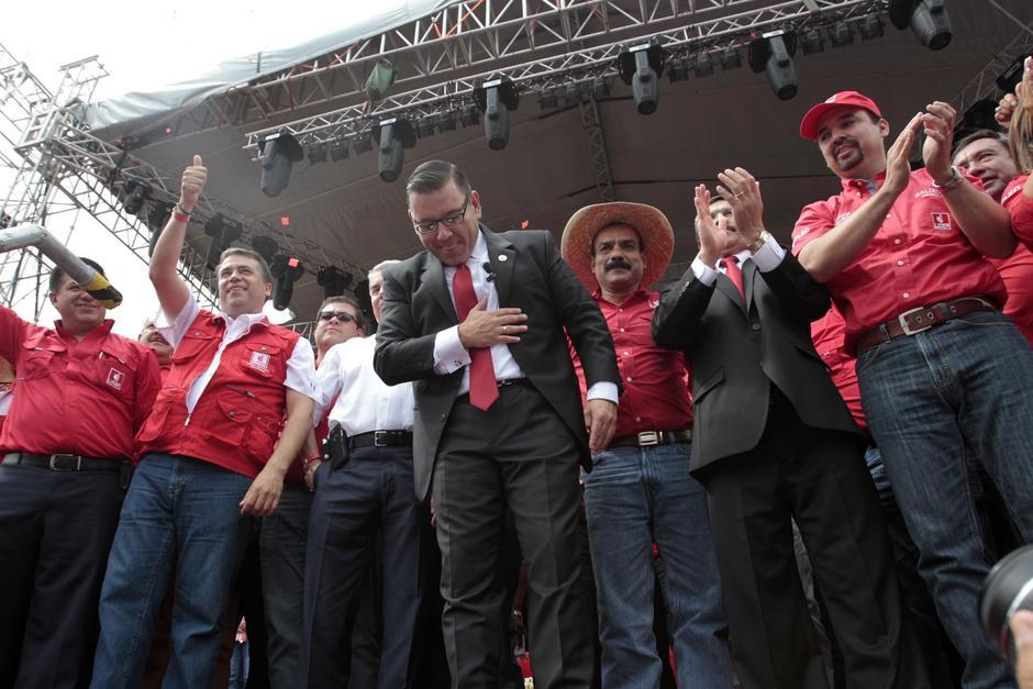 El partido Unidad Nacional de la Esperanza (UNE) denunciaron que los fondos para la campaña del partido Lider proviene de fondos del Gobierno. (Foto: Soy502/Archivo) 