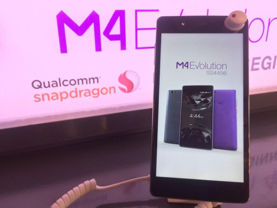 Bajo el lema "Lo bueno dejó de ser caro", la compañia mexicana M4 ofrece dos modelos de smartphones muy accesibles. (Foto: Archivo/Soy502). 