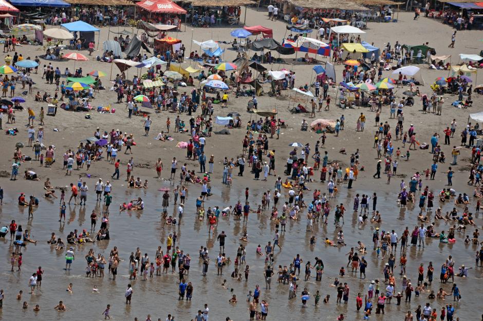 Más de 1 millón 200 mil personas se movilizaron durante el descanso de la Semana Santa; alrededor de 250 mil más que el año anterior, con un saldo de 93 personas fallecidas. (Foto: Esteban Biba/Soy502)