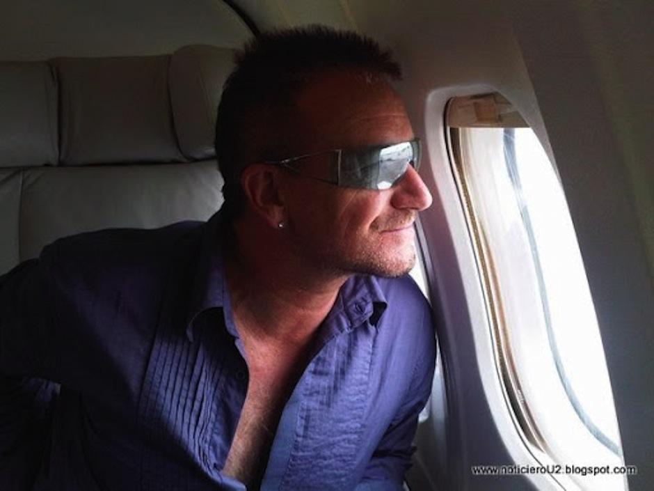 Bono, se salvó de morir en un avión, cuando la puerta trasera se desprendió. (Foto: noticierou2.blogspot.com) 
