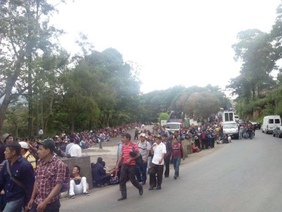 Pobladores de San Juan Sacatepéquez realizan una marcha desde ese municipio a la capital en rechazo a la cementera. (Foto:Amilcar Montejo) 