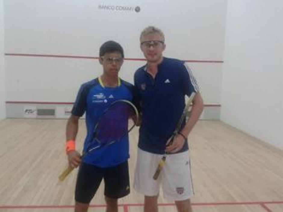 Antonio de la Torre y Edwin Enríquez en dobles de Squash ganaron la medalla de oro para Guatemala en los Juegos Bolivarianos 2013. (COG)