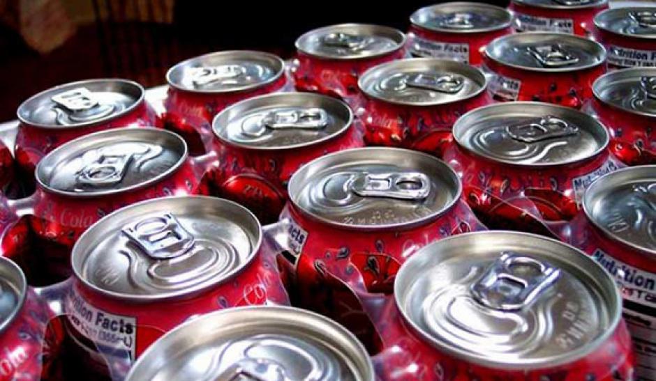 Es importate que consideres algunas medidas antes de abrir una lata de gaseosa. (Foto: cafebiz.vn)