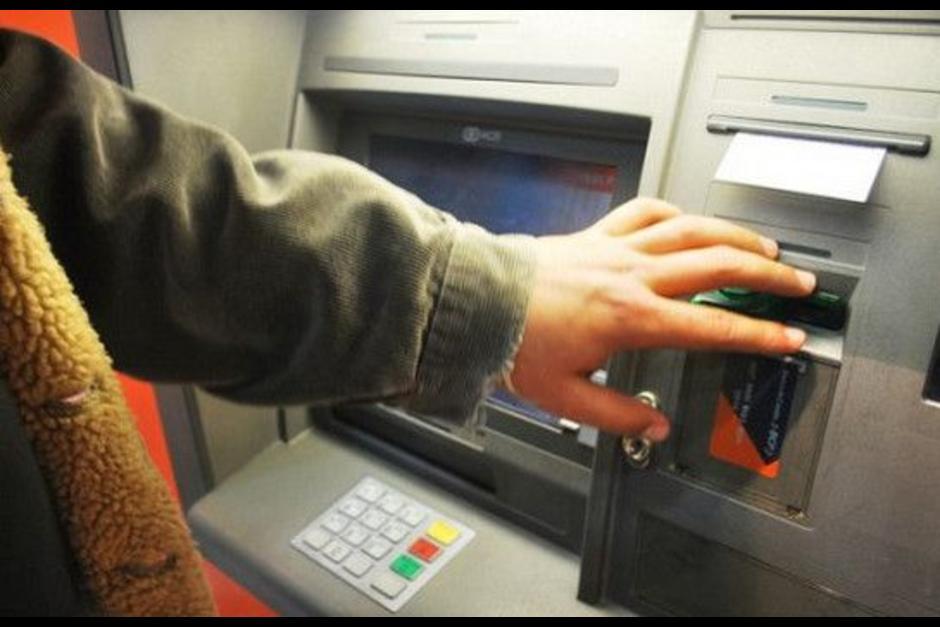 Los "Hackers" acceden de forma remota a los cajeros automáticos. (Foto: Archivo/Soy502)