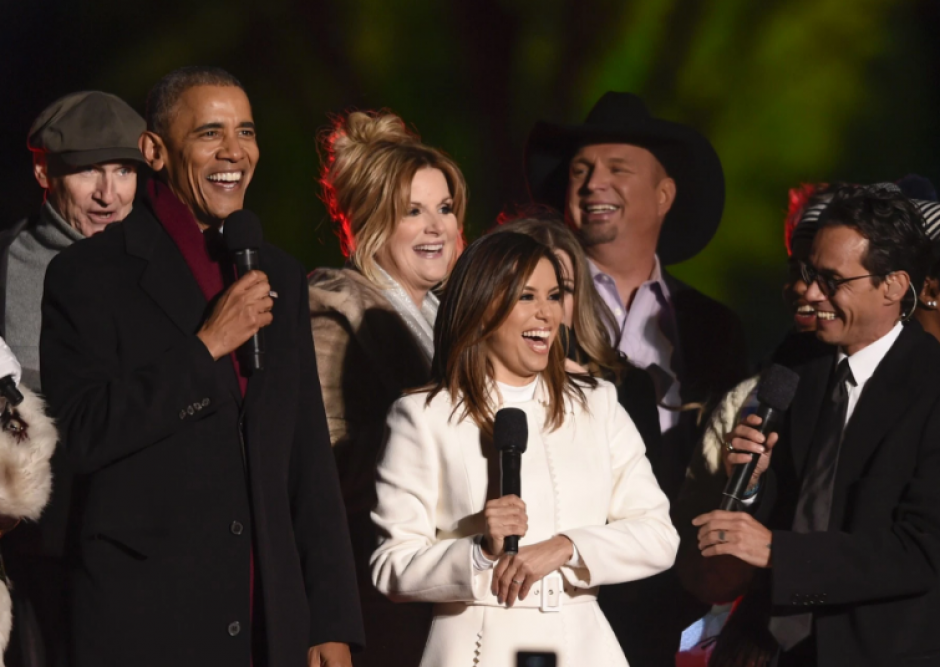Barack Obama celebró el inicio de la Navidad muy bien acompañado. (Foto: People)